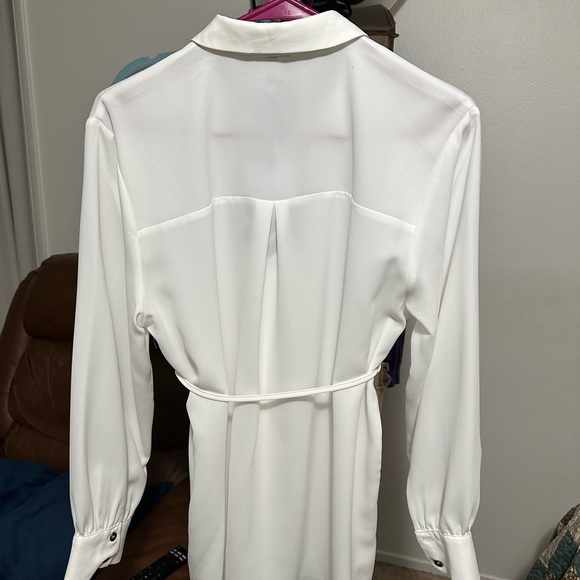 New with Tags. Blouse Polyester Medium Long Sleeve with Collar. US size 6 (M) - Picture 3 of 13